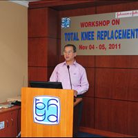 Phẫu thuật thay khớp 04/11/2011