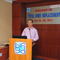 Phẫu thuật thay khớp khóa 6