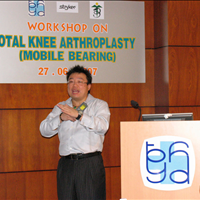 Thay khớp gối di động 27/06/2007
