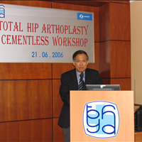 Thay khớp háng không xi măng 21/06/2006